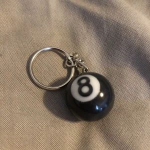 8ball nyckelring - Hej! Säljer nu denna nyckelringen. Pris kan diskuteras. Hör av dig vid intresse!😁