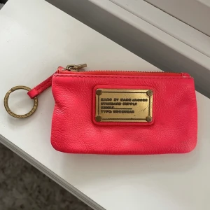 Marc Jacobs plånbok - Äkta. Rosa Marc Jacobs plånbok/korthållare