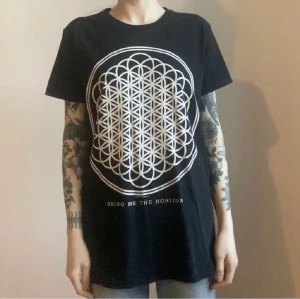2 Bring Me The Horizon T-shirt  - Båda storlek S  