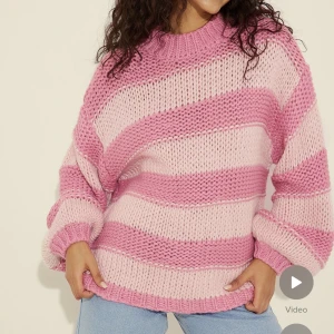 Slutsåld tröja - Jätte fin tröja från NA-KD. Slutsåld på hemsidan. Använd några få gånger. Ordinarie pris 499