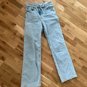 Jeans  - Snygga jeans från HM! Använda ca 2-3 gånger. Strl 36