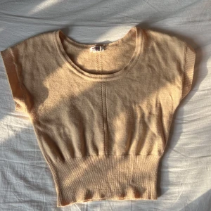 Rodier Väst - Finstickad Gul/Orange väst från Rodier i Stolek xs/s. 