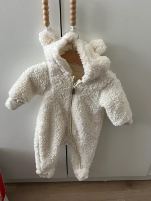 Bebiskläder - Bebiskläder fem Newbie, MarMar Copenhagen och H&M osv. Använda 1-2 gånger.