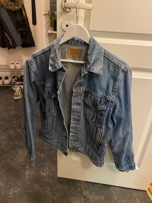 Levis jeans jacka  - Bra skick 