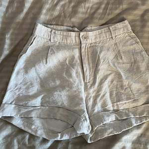 Linne shorts från carin Wester i storlek S! Superbra skick & precis som nya 💕 använd gärna köp nu🥰🥳