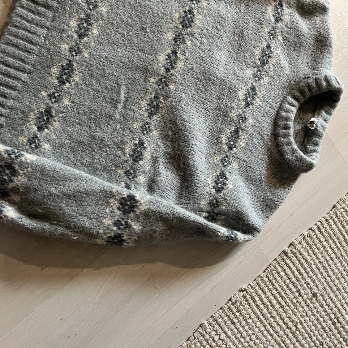 Slutsåld ARKET stickad tröja - 90