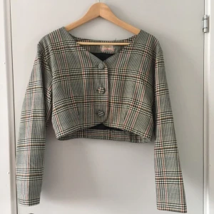 Midjekort kavaj  - En vintage rutig midjekort kavaj 