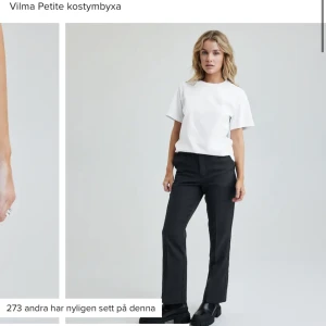 Vinbok petite  - Säljer mina kostymbyxor från bikbok (storlek 34,petite) Har aldrig använts. 