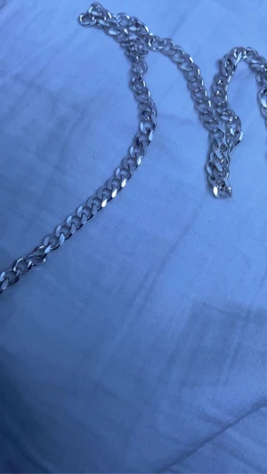 Pansar kedja silver - Helt oanvänd pansar kedja i äkta silver. Längd: 52 cm bredd: 1,5 cm