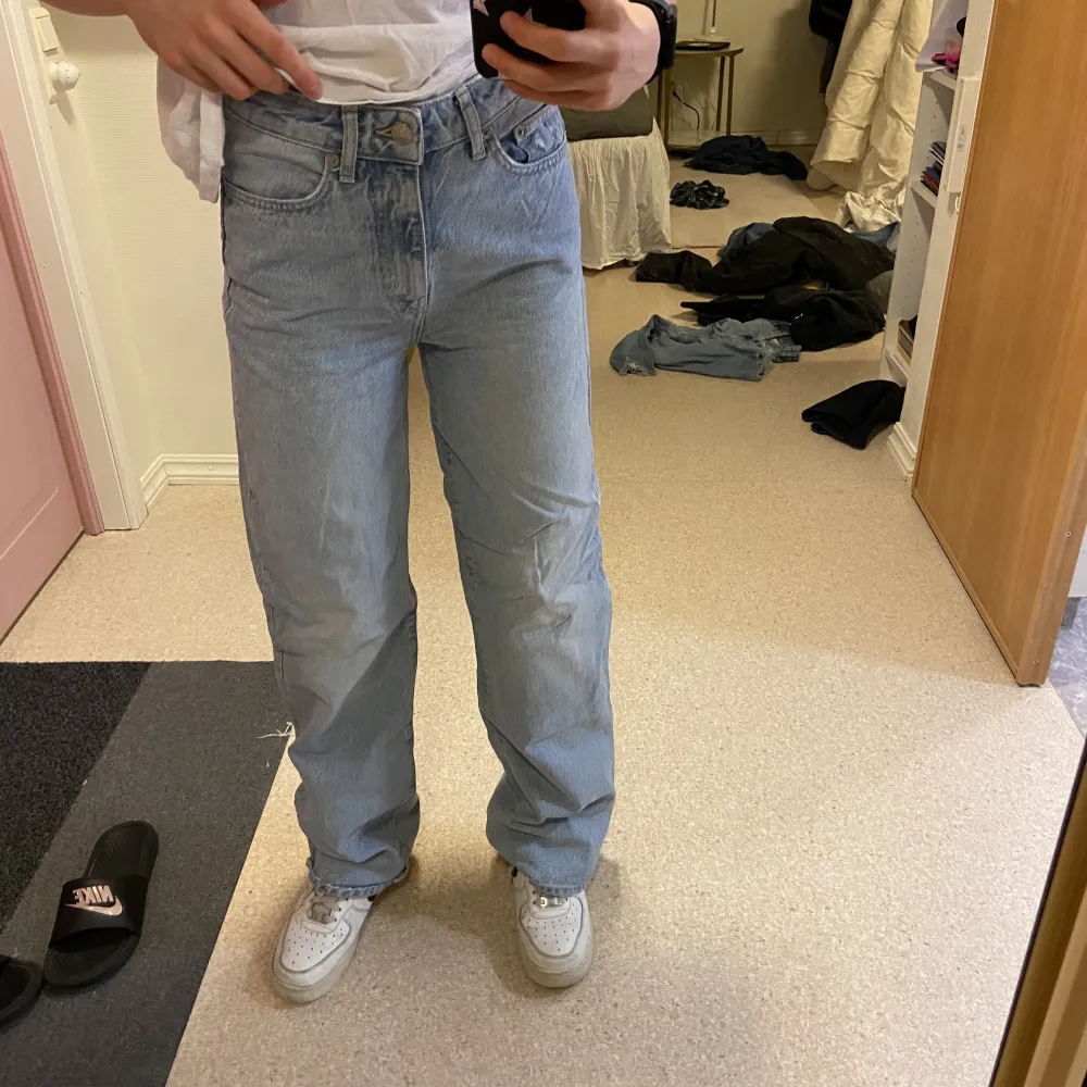 Fina jeans från lager 157 i storlek XS-S, jag är 168 cm. Dom är i fint skick🌟. Jeans & Byxor.