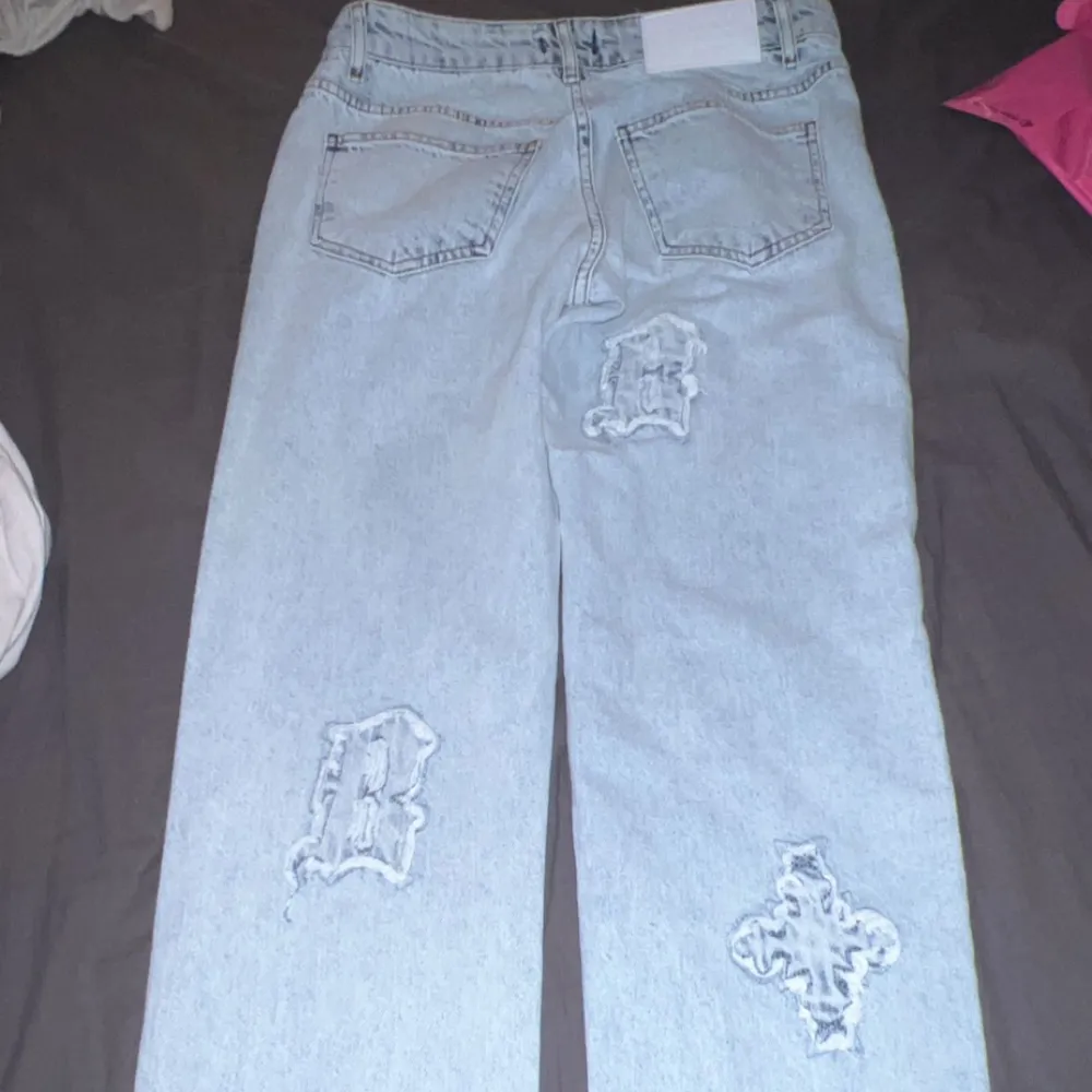 Jeans från boohooman helt nya o oanvända. Storlek 28. Säljes pågrund av att jag fick fel storlek.. Jeans & Byxor.