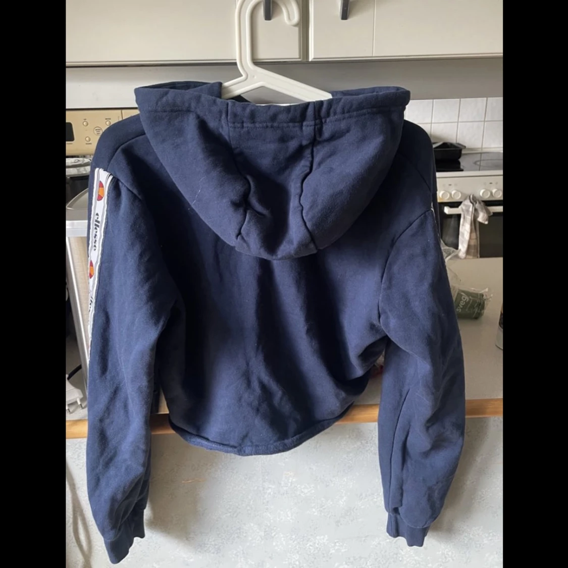 Croppad blå hoodie - 90