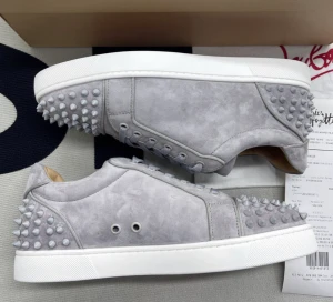 Louboutin skor - 37-45  Kvitto och alla tillbehör medföljer