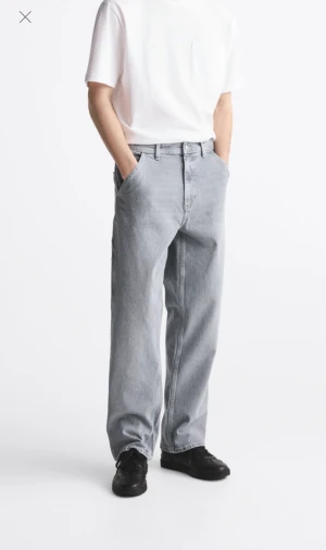 Zara jeans  - Zara jeans helt nya!  Storlek 30 x 30 / 38  - Pris 350kr  Nypris 559kr. Sitter som  baggy / wide. 