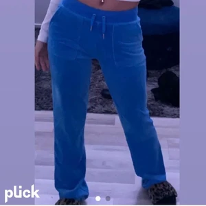 Söker blåa juicy byxor  - Söker juicy byxor igen! Fast mörk blåa i storlek xs-xxs! OBS! Fickor där bak! 