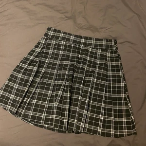 Kjol Stradivarius - Rutig kjol ifrån Asos, Stradivarius. Använd fåtal gånger🤍