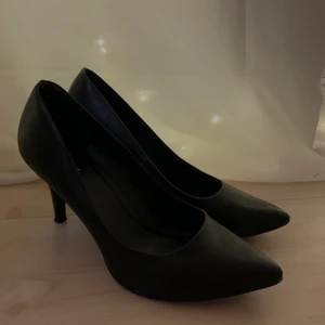 Svarta klackar  - Otroligt fina klackar som knappt är använda 💗