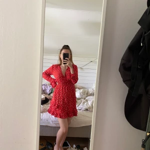 Röd sommarklänning - ❤️