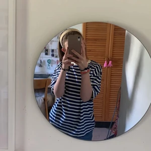 Zara tröja - Helt ny tröja från zara. Prislappen sitter kvar köparen står för frakten. Säljer den för det jag köpte den för.