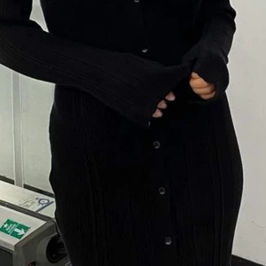 klänning från itsmay.dk - Sprillans ny klänning från itsmay.dk. supersnygg och lite längre modell, passar bra med boots och snyggt med lite uppknäppt vid brösten