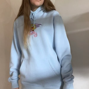 Ljusblå hoodie - - Ljusblå hoodie - stl XS - svampbob - nästan oanvänd - nypris 249kr