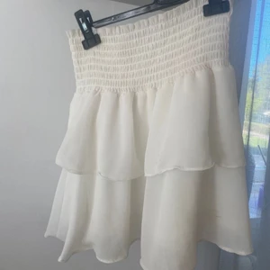 Chelsea kjol  - Fin Chelsea kjol. Den är i fint skick❤️ !OBS bilderna är lånade! Om det är flera intresserade blir det budgivning 