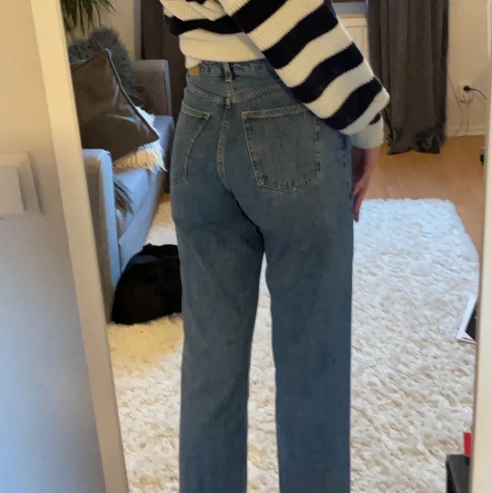 As fina jeans men är tyvärr för korta på mig som är 175. Ni betalar för frakten. Jeans & Byxor.