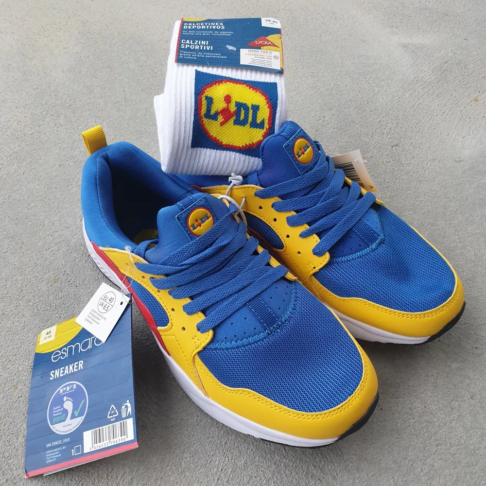 **SOLD** Rare Limited Edition Lidl shoes and matching socks. Brand new never used. Collector's item, very hard to find. Size 40. Skor.