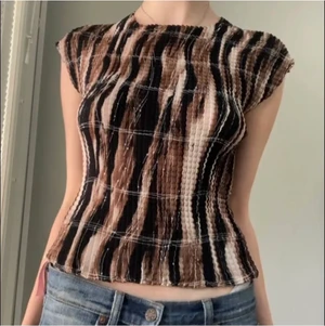 mönstrad  - mönstrad topp köpt på plick som inte kommer till användning längre:( formar sig så fint 