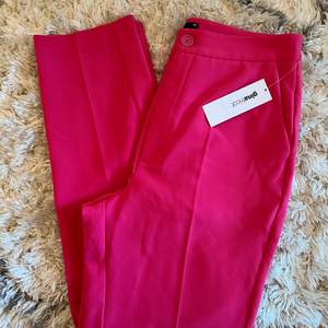 Fina kostymbyxor från Gina i storlek 38. Superfin rosa färg. Nya med lapp kvar 