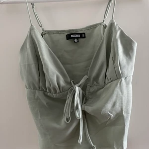 Topp  - Helt ny topp  Frakt tillkommer 