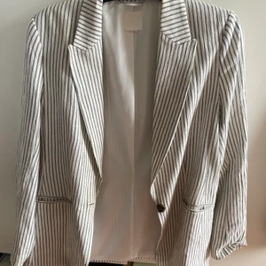 Randig kavaj - Jätte fin randig blazer från h&m storlek M