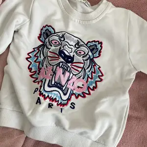 Kenzo baby tröja i st 110 passar barn i ålder 1-4år