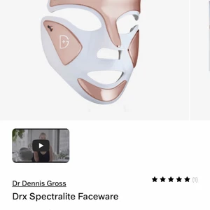 Dr. Dennis Gross ledmask - En ledmask med både rött och blått ljus. Inköpt för cirka ett år sen hos bangerhead men har tyvärr inte fått mycket användning av den pga antibiotikabehandling därav den säljs nu. För mer bilder, hör av er. Kan även fraktas mot fraktkostnader.