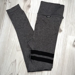 Träningstights Stronger - Säljer då de inte längre passar. Väldigt fina och sköna. Använda fåtal gånger.💕