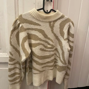 Stickad tröja - Stickad tröja från ginatricot