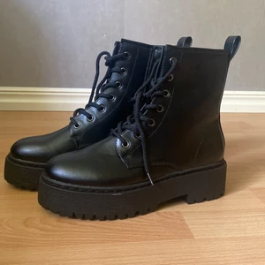 Plattåkängor från even&odd - Säljer nu mina kängor från even&odd då jag råkade beställa 2 stycken, dom är i storlek 39 helt oanvända. Kostar nya 600 kr, säljer för 300 + frakt. Skriv för mer bilder eller vid intresse
