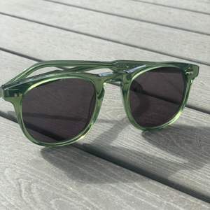 Säljer dessa super fina och trendiga chimi glasögon i modellen #001 i färgen KIWI