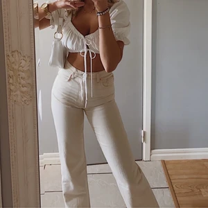 Beiga jeans - Från ASOS i tall, använda fåtal gånger då de är lite för korta på mig som är 178🥲