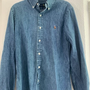 Ralph lauren jeansskjorta  - Jeansskjorta - Ralph lauren  Storlek S -slim fit  Fint men använt skick 