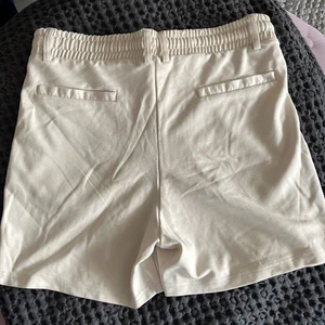 Kostymbyxor shorts - Ej använda strl M 