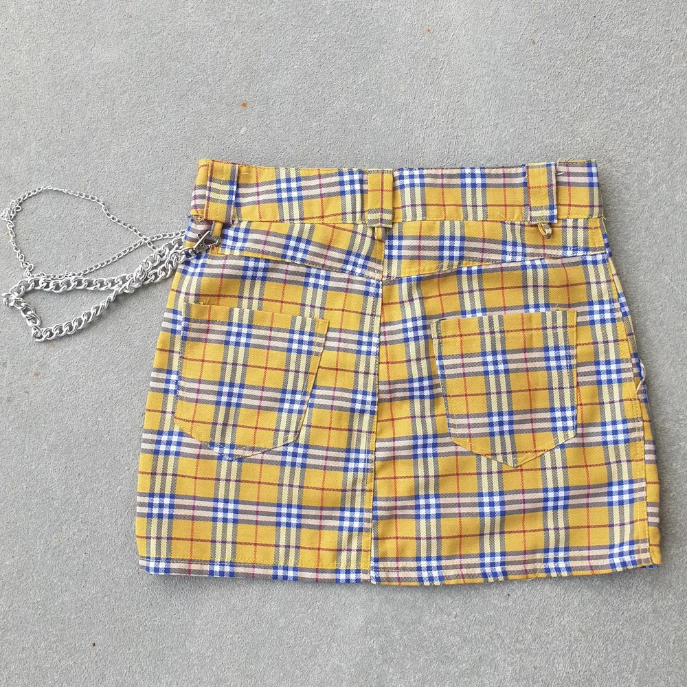 O-mighty Original Clueless Skirt with Chains, small hole by where chain attaches but not noticeable. Kjolar.