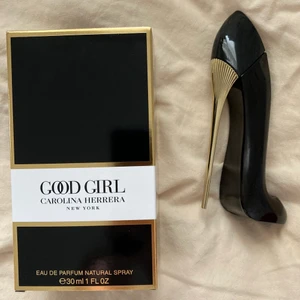Carolina Herrera Good Girl Parfym - Säljer parfymen ”Good Girl” av Carolina Herrera, 30 ml + box! Köpt på Kicks för 650 kr! Sprayad 5 gånger så i princip oanvänd. 450 kr + frakt  👠