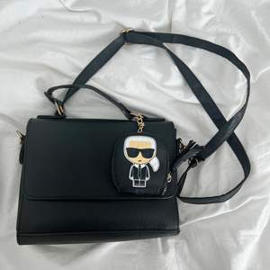 Väska från Karl Lagerfeld (kopia) 🖤 Helt oanvänd! 💕