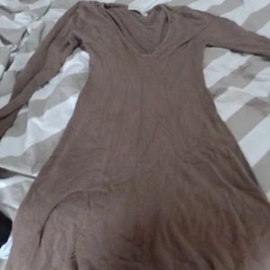 Klänning - Brun beige klänning storlek M 