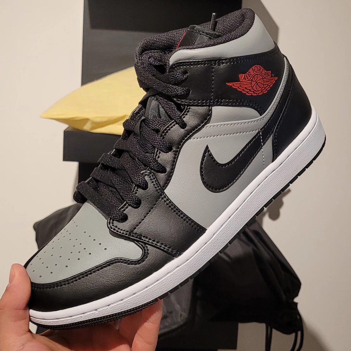 Air Jordan 1 Mid Shadow Red