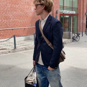 j.lindeberg kavaj jacka - använd några gånger, Haft den i 1 månad. Ny pris=3200