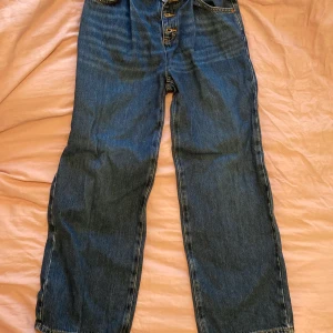 Zara jeans stl 164 - Superfina zara jeans i storlek 164/13-14 år. Dom har tyvärr blivit försmå och därför säljs dem. 