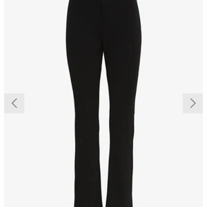 Vera moda kostymbyxor  - Super snygga kostymbyxor ifrån vera moda💕 säljer pga att jag har för många kostymbyxor o behöver pengar🥰 de är ganska nyinköpta och har inga defekter hör av dig vid intresse! Priset kan såklart diskuteras men köpte de för 399 kr💕💕