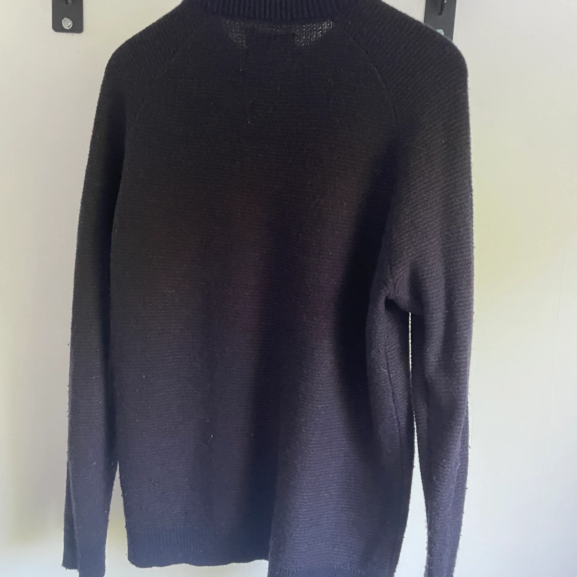 Mörkblå/brun stickad tröja - 90